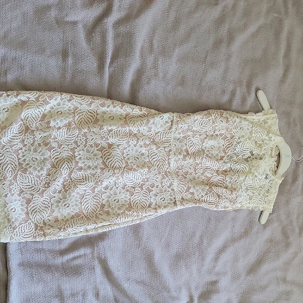 Elegant Lace Dress in Cream and Tan